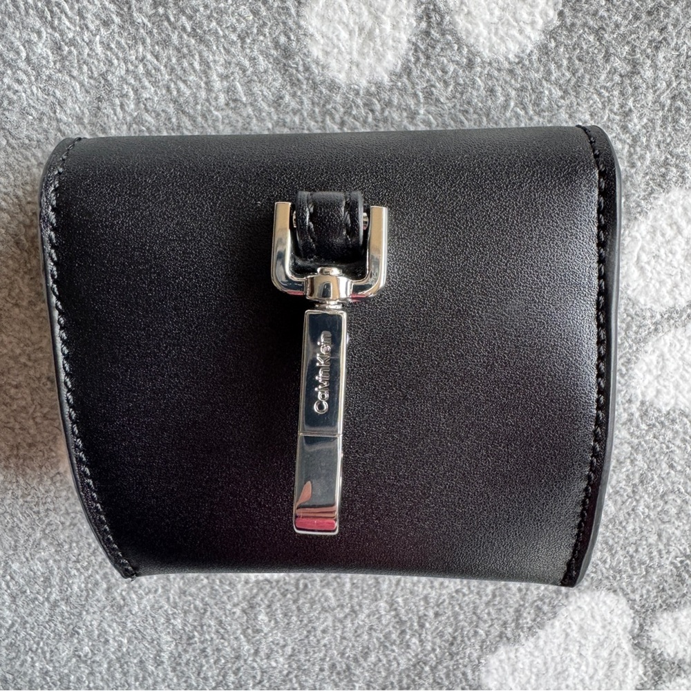 LAST CHANCE🔥 Calvin Klein AirPods Case w/ Clip NWOT - Picture 9 of 10